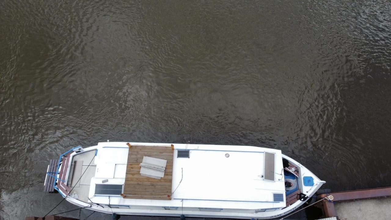 Zouw Hausboat Zakotven -Pouze Ubytovani Roudnice nad Labem Dış mekan fotoğraf