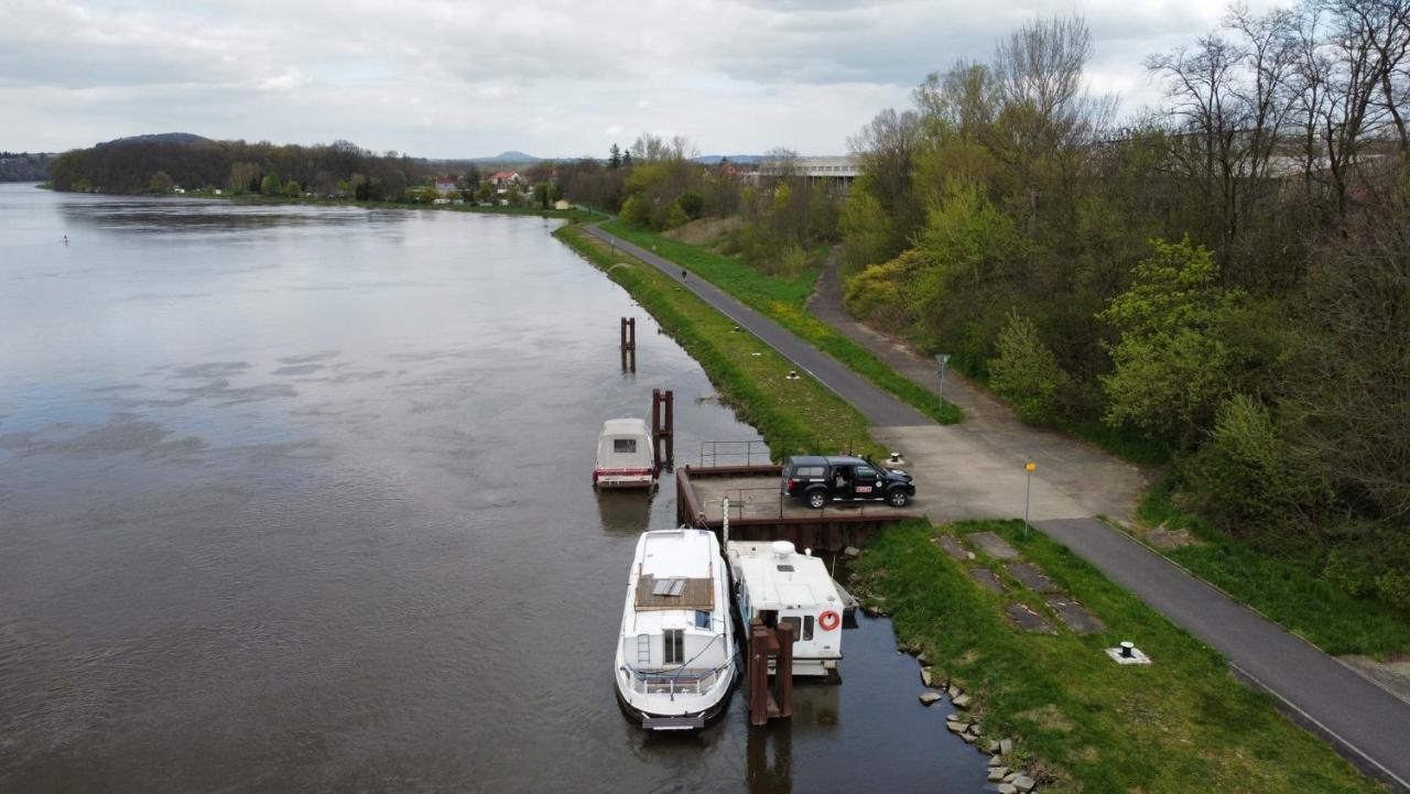 Zouw Hausboat Zakotven -Pouze Ubytovani Roudnice nad Labem Dış mekan fotoğraf